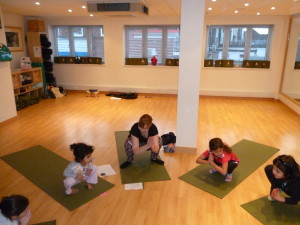 kids-yoga-croydon-west-wickham-squats